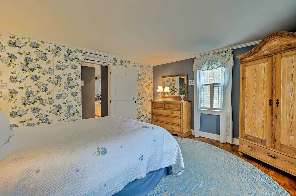 1 Mi to Nauset Beach: Upscale Orleans Home w/ Deck