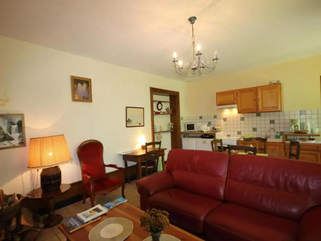 Gîte de caractère du XIIIe siècle avec cheminée et Wi-Fi - FR-1-496-55