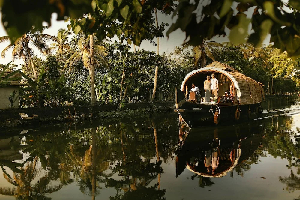 Spice Coast Cruises CGH Earth-Houseboat