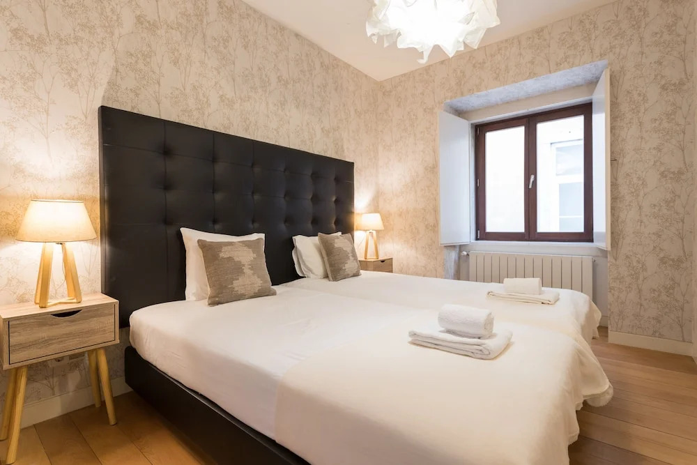 Chiado Modern Three-Bedroom Apartment - by LU Holidays