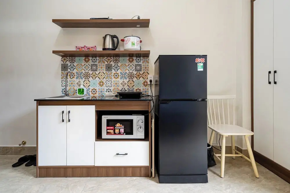 Hearth and Home De Tham