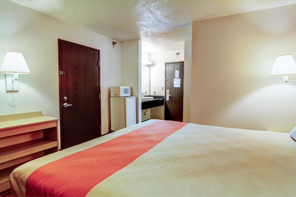 Motel 6-Columbia, MO - East