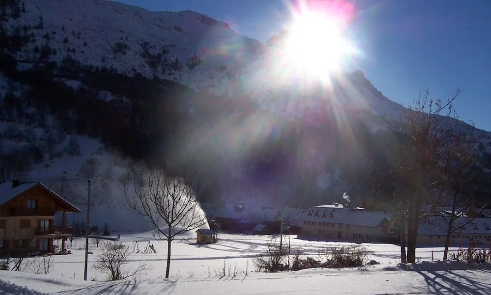 Thymel N°8 : 2 Pièces Cabine 4 Personnes / 2 Rooms Cabin 4 People