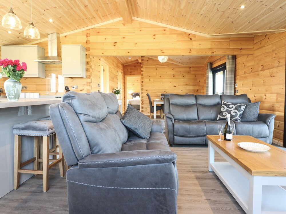Bacheiddon Log Cabin