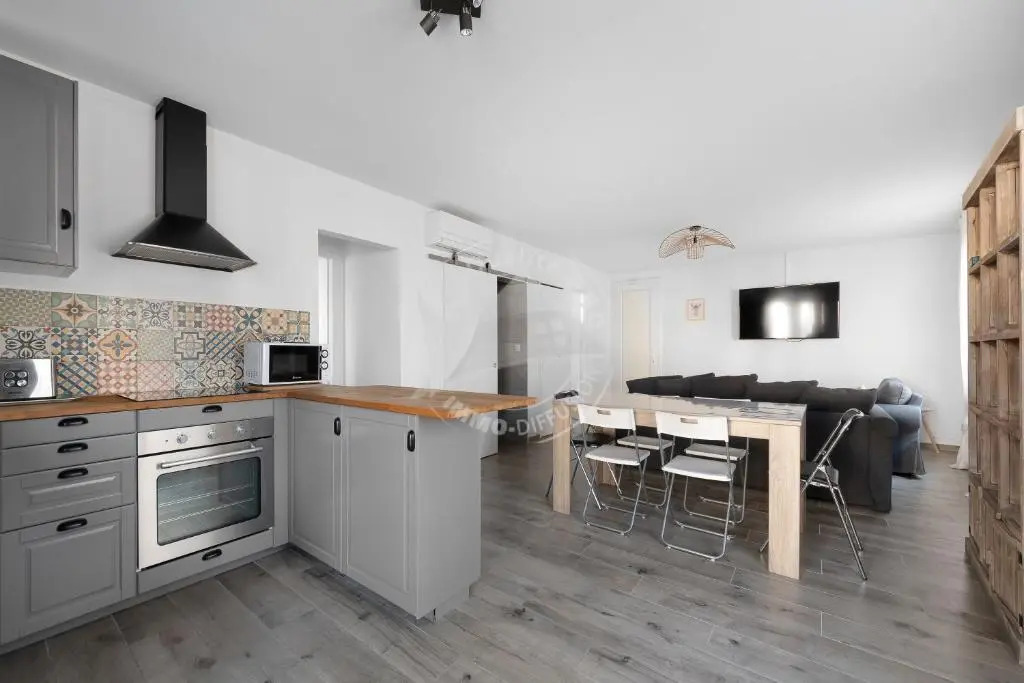 AS15280 - P3 face à la mer avec garage privé à 2 pas du Centre Ville