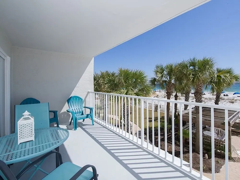 949 West Beach Condo - 2 Br condo by RedAwning