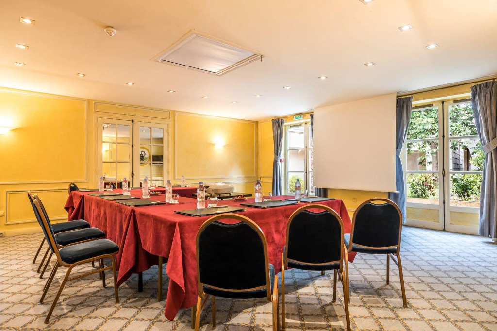 Aigle Noir Hotel Fontainebleau - MGallery Collection