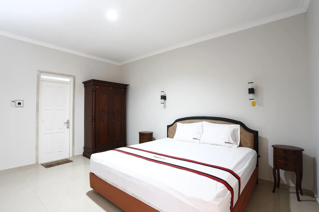 RedDoorz Plus near Adisucipto Airport 2