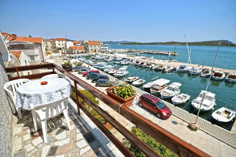 Mili - Near the sea and the Centar of Place - A3
