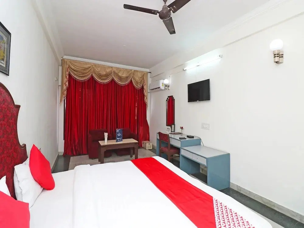 Hotel Mid Town By OYO Rooms