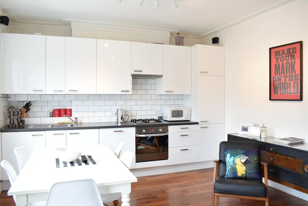 Modern 2 Bedroom Flat in Queen's Park