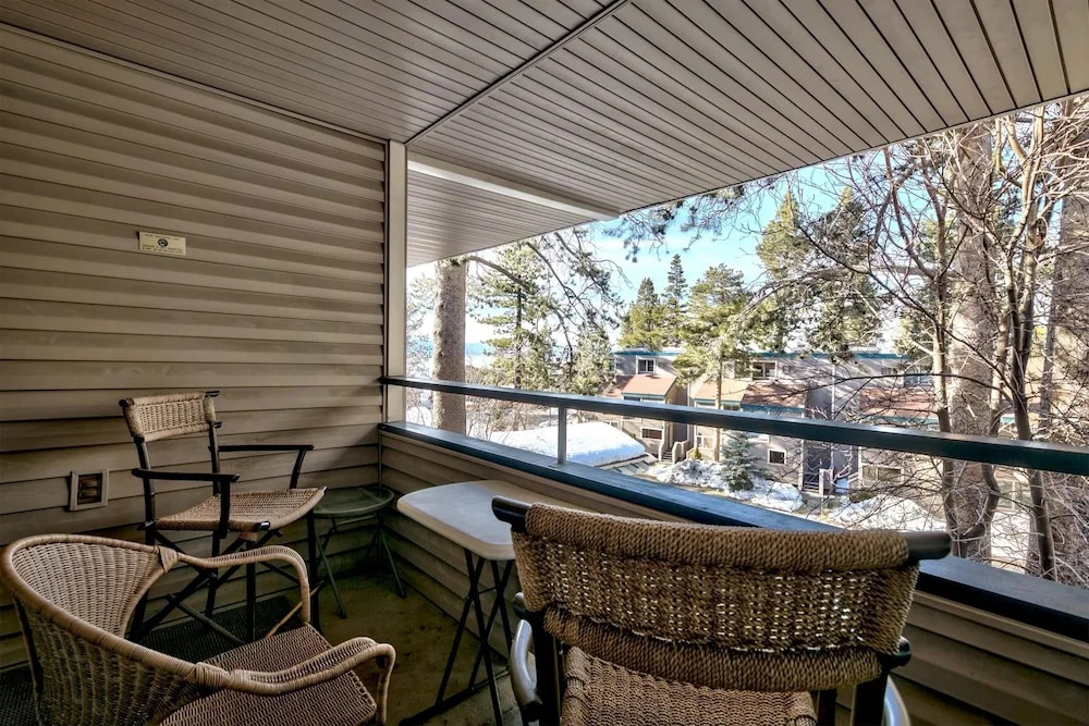 Newly Remodeled 1 Bed and Loft at Lakeland Village