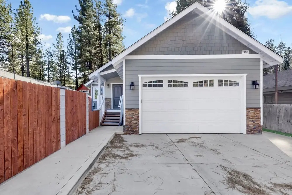 2090-majestic Sky Retreat 3 Bedroom Home by RedAwning