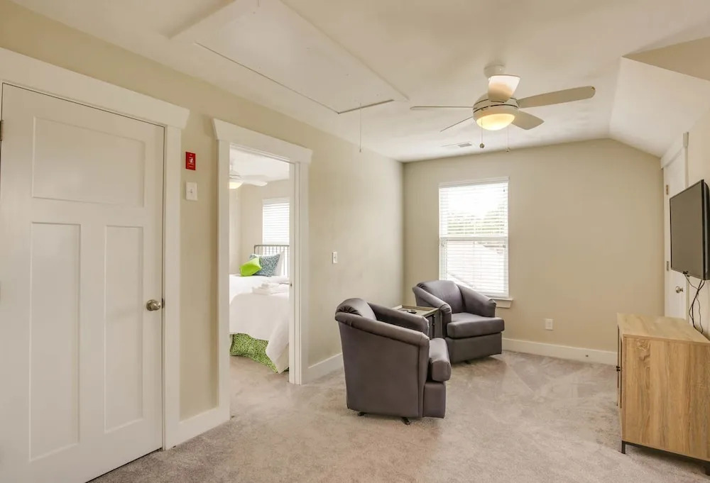 Gorgeous New Modern Farmhouse-style Townhouse Just Blocks From the Virginia Beach Oceanfront
