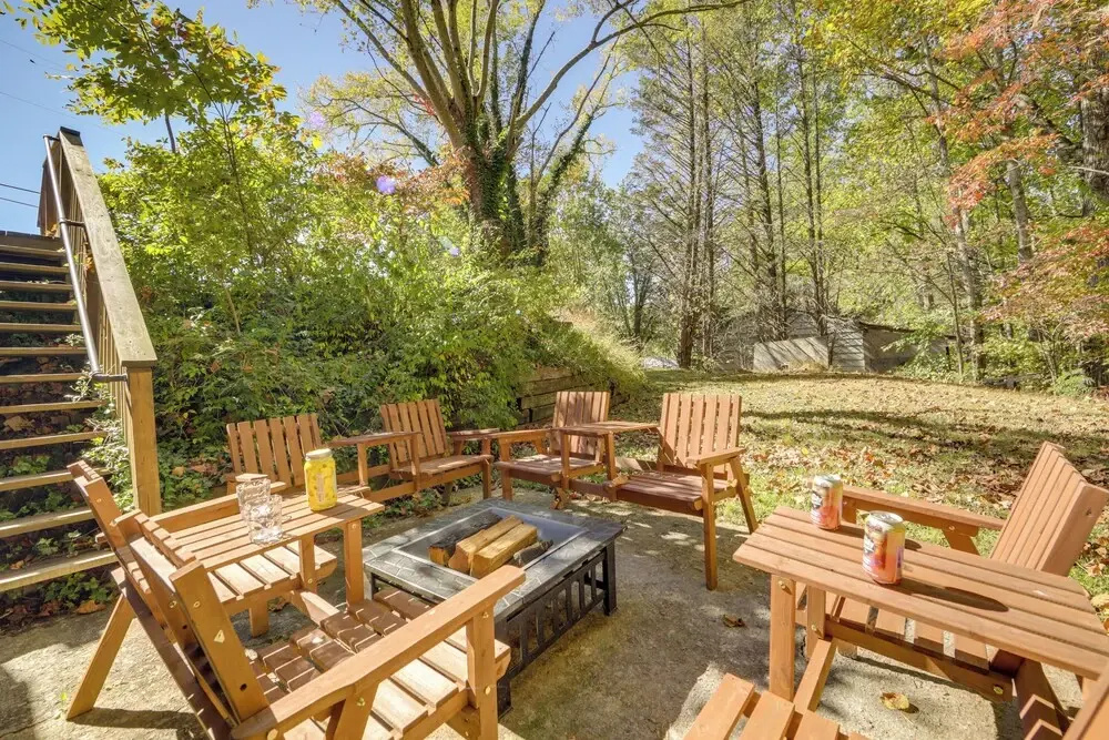 Hot Tub + Game Room: Gatlinburg Family Cabin!