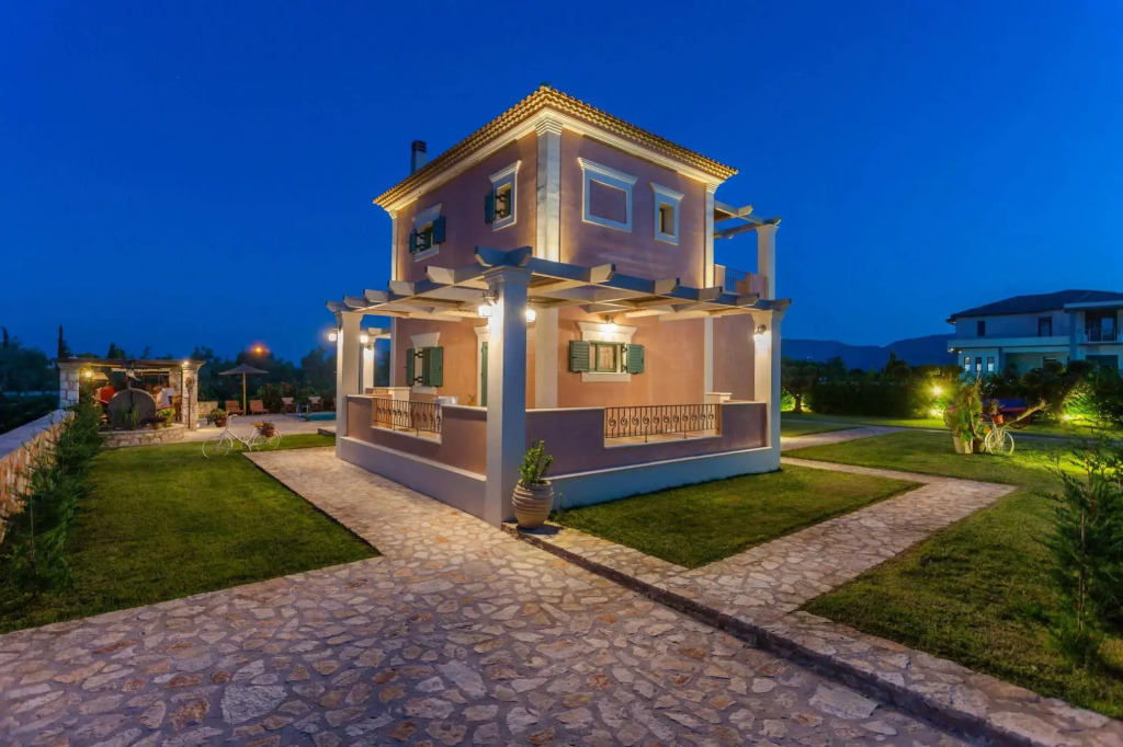 Agro Art Boutique & Luxury Villas - Two Art Villas with Pools, Unique Decors, and a Treehouse Option