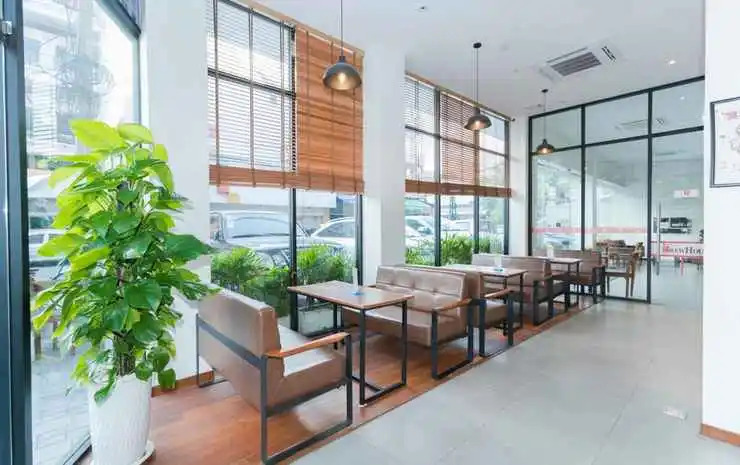 7 Days Premium Hotel