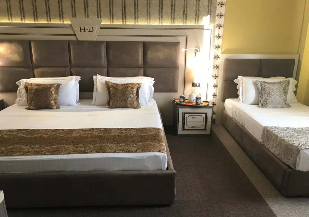 Hotel Deluxe