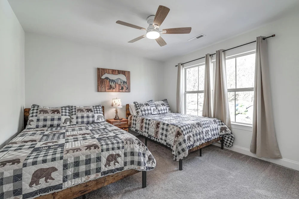 Lake Lure Getaway w/ Hot Tub & Fire Pit!