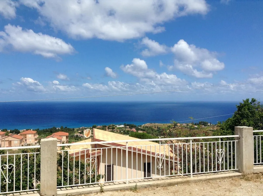 House With 4 Bedrooms in Santa Domenica , With Wonderful sea View and