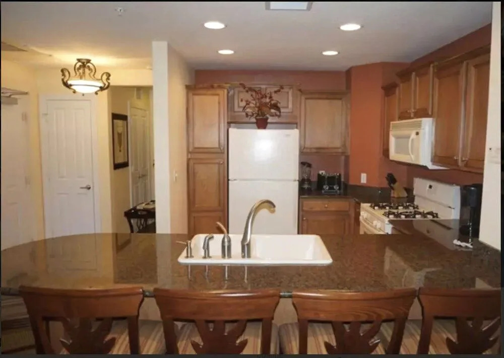 Absolutely Fabulous Reunion Condo 3 Bedrooms 2 Bathrooms Condo