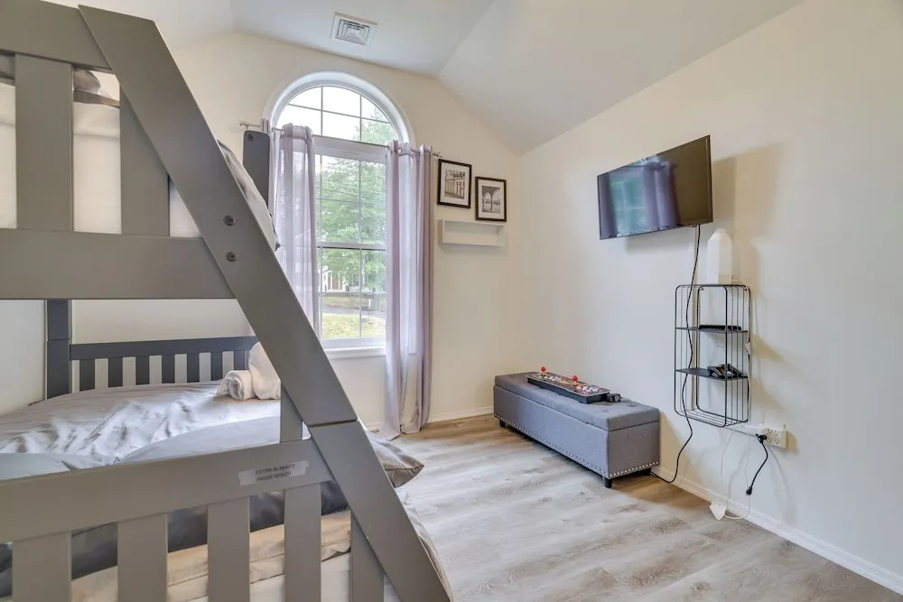 7 Mi to Camelback Mtn: Chic Penn Estates Home