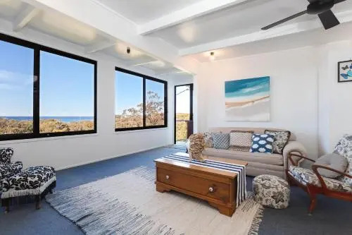 Whale Tales' 78 Lentara Street - Fantastic Water Views Over Fingal Beach