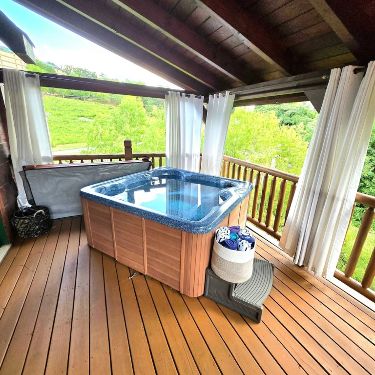 NEW Lux 4 BR Pigeon Forge Dollywood Hot Tub