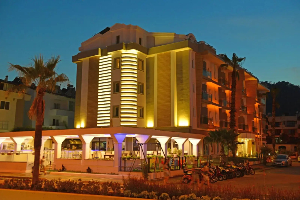 Aryes Deluxe Hotel