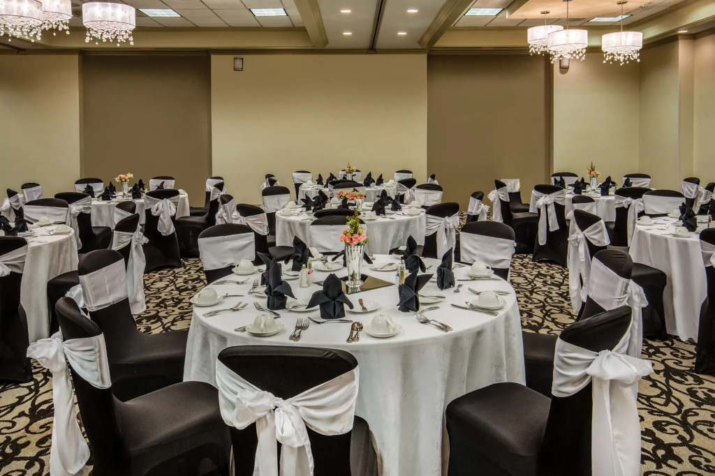 Crowne Plaza Phoenix Airport - PHX by IHG