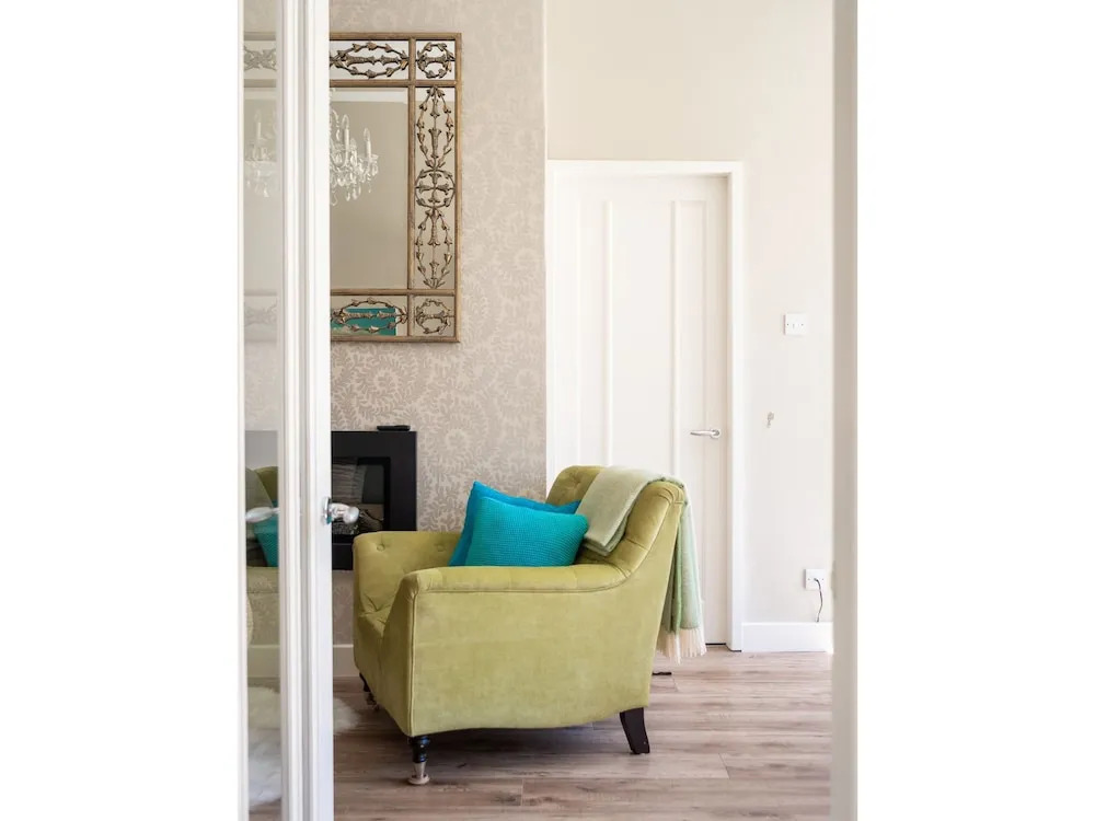 Stunning 1BR Apartment in Central York W/parking