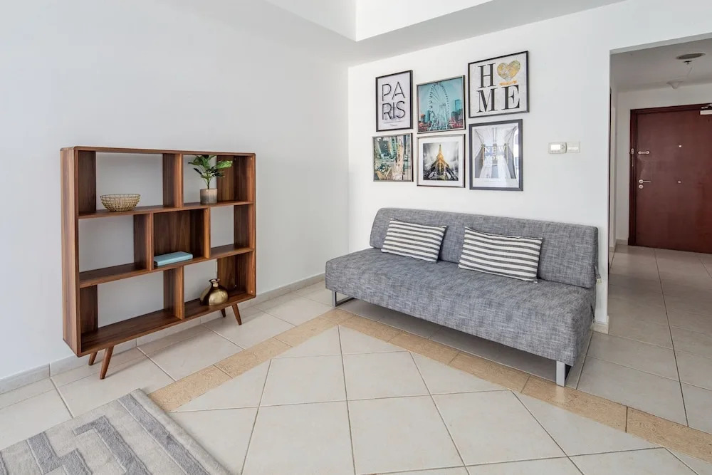 Elegant and Spacious 2BR w/ Sea Views in Marina!