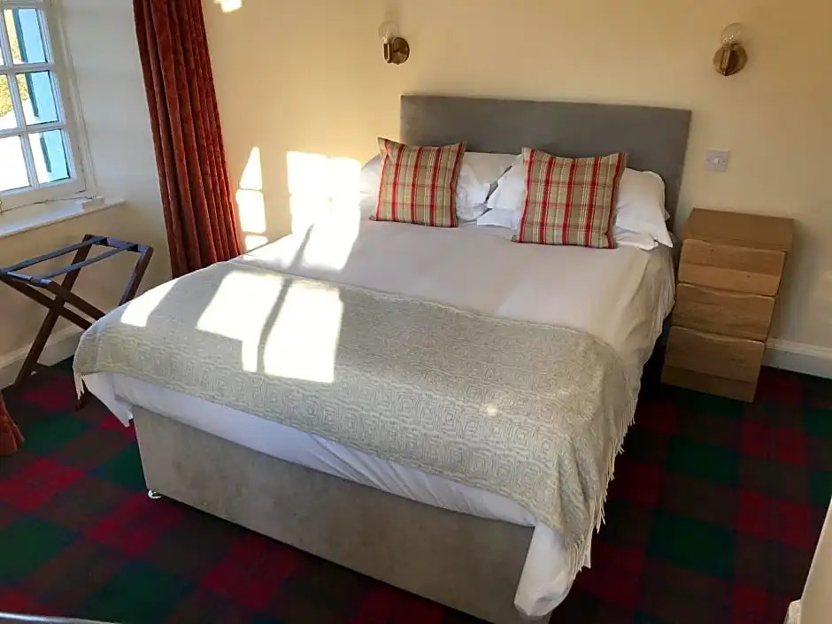Highlander Inn