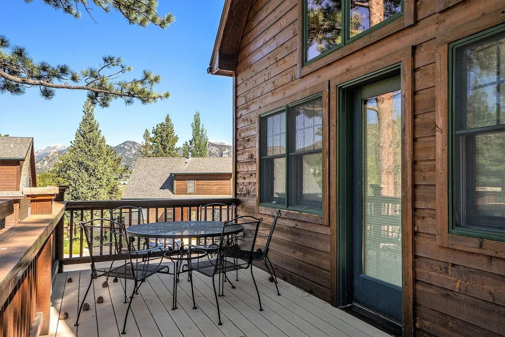 Solitude Bobcat #7 - Estes Park 2 Bedroom Condo by RedAwning
