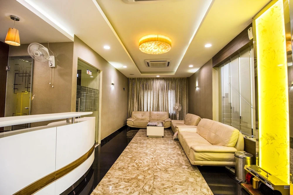 FabHotel Alreef Residency Vadaplani