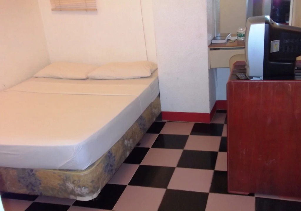 Nickel Travellers Inn