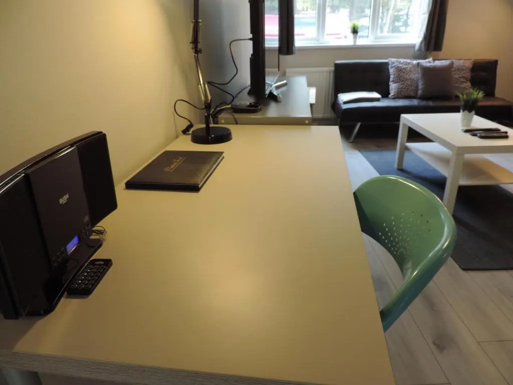 5 Bed Camberley Airport Accommodation