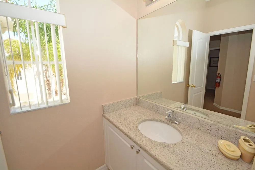 731 Sunbright Villa 5 Br villa by RedAwning