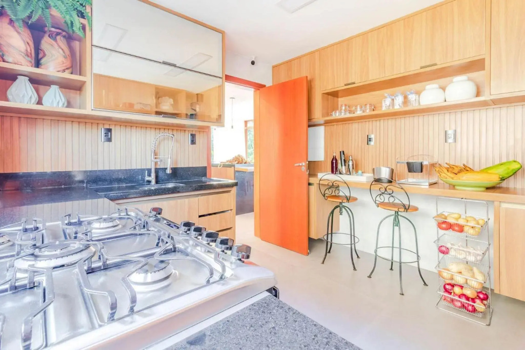 PF17 Casa Alto Padrão 5 Suítes, Chefe de Cozinha Inclusa - Praia do Forte