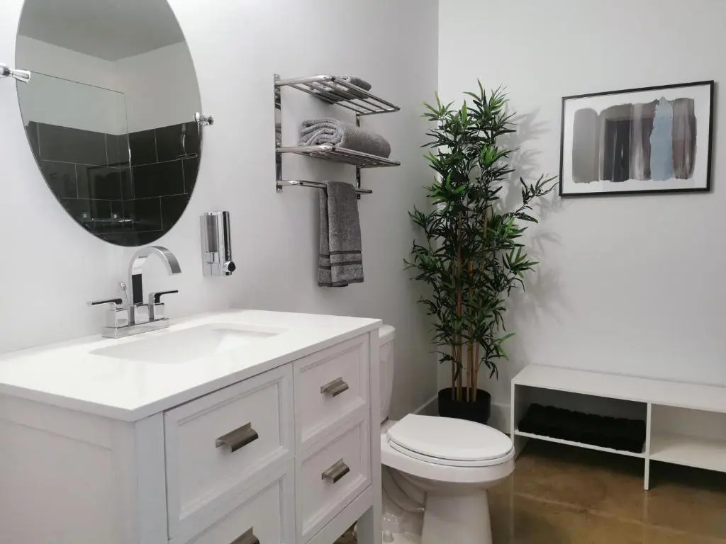 Cameo Hotel and Suites