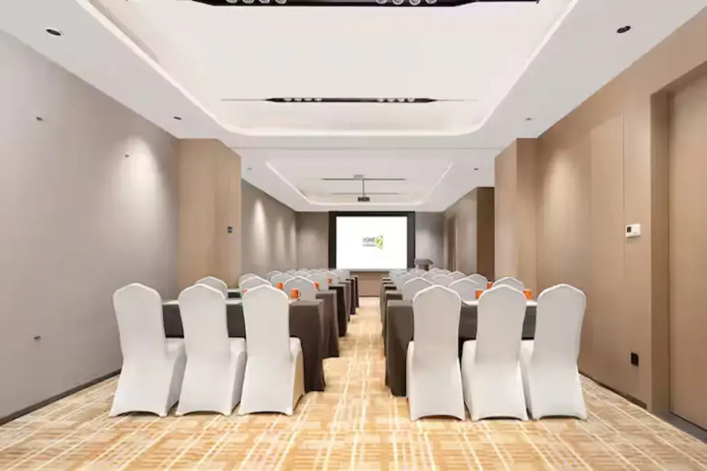 Guiyang Yunyan Fountain Pool Area Home2 Suites by Hilton Hotel