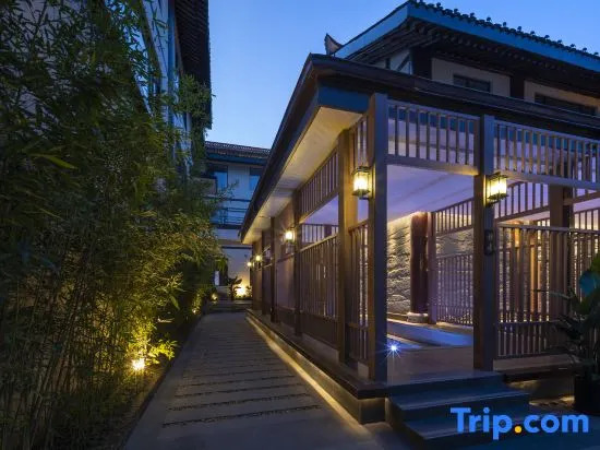 Qingcheng Mountain Yueshang Qingxiang Hot Spring Hotel