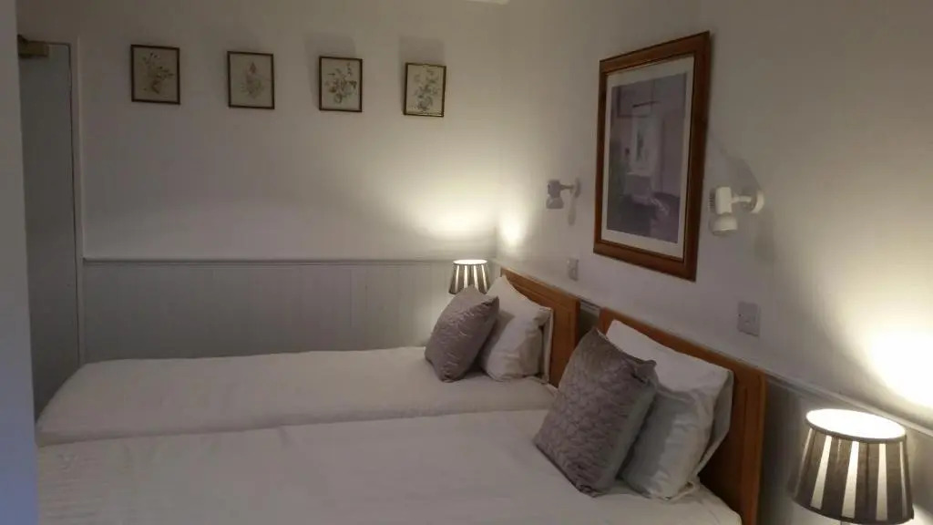 Halfway House Hotel