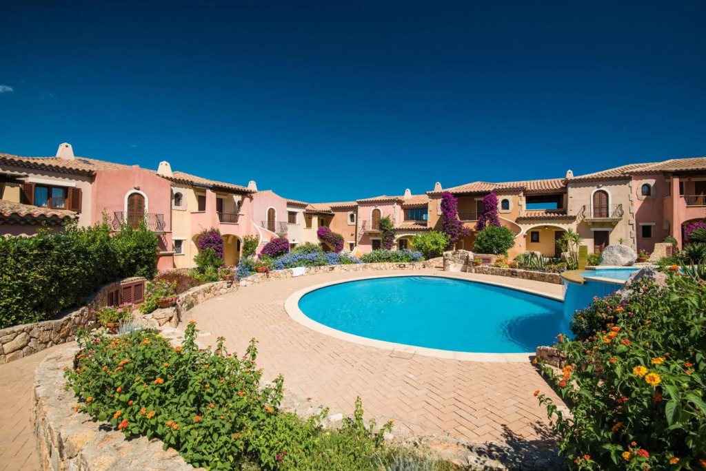 Apartment with a sea view, has 2 bedrooms: one double with en-suite bathroom and one triple with a F-CALA MORESCA
