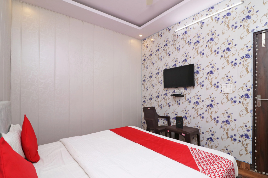 OYO 81074 Hotel Adb