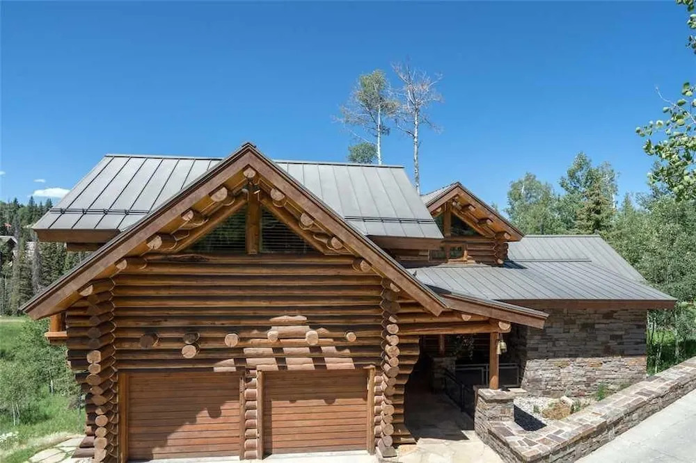Slopeside Lodge