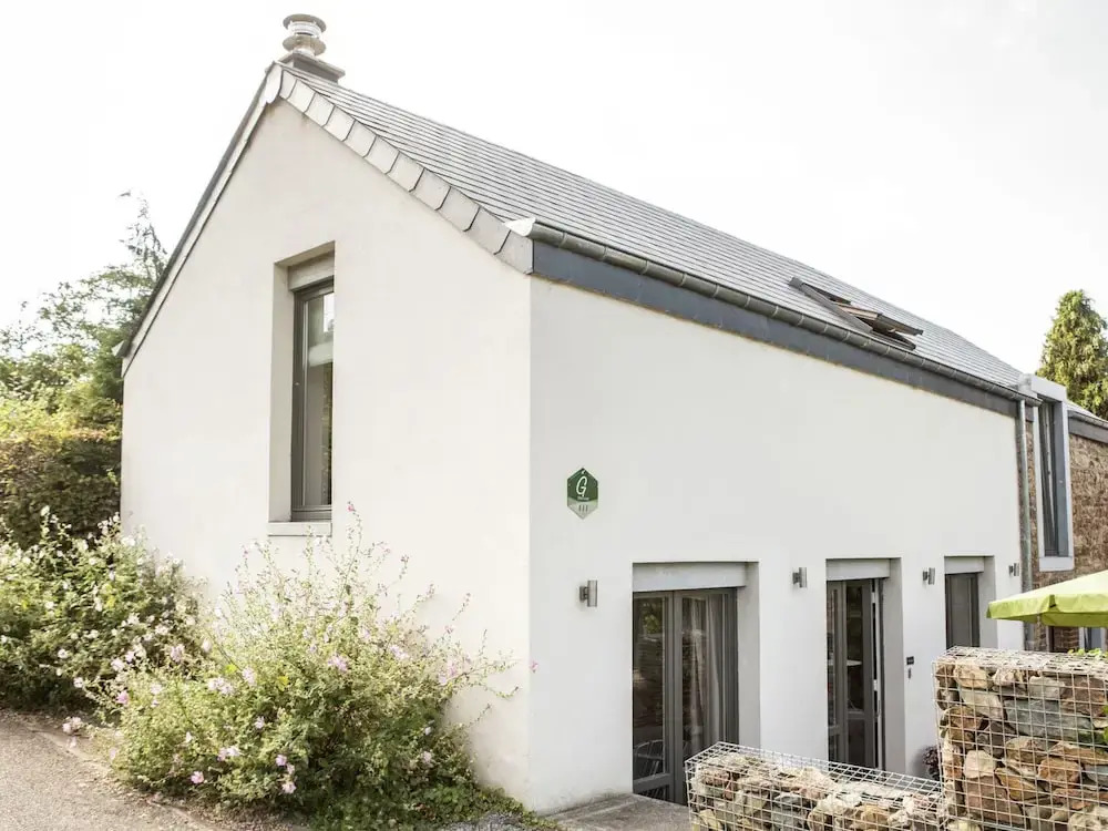 Well Kept House with Fireplace near Forest