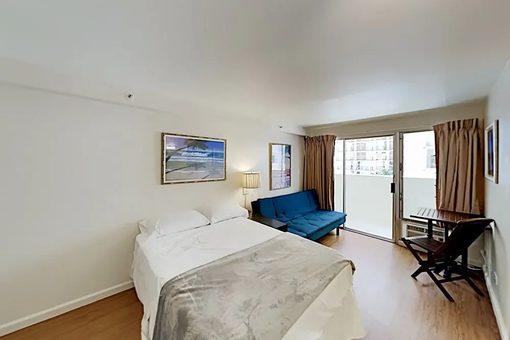 Cozy Kuhio Village Studio