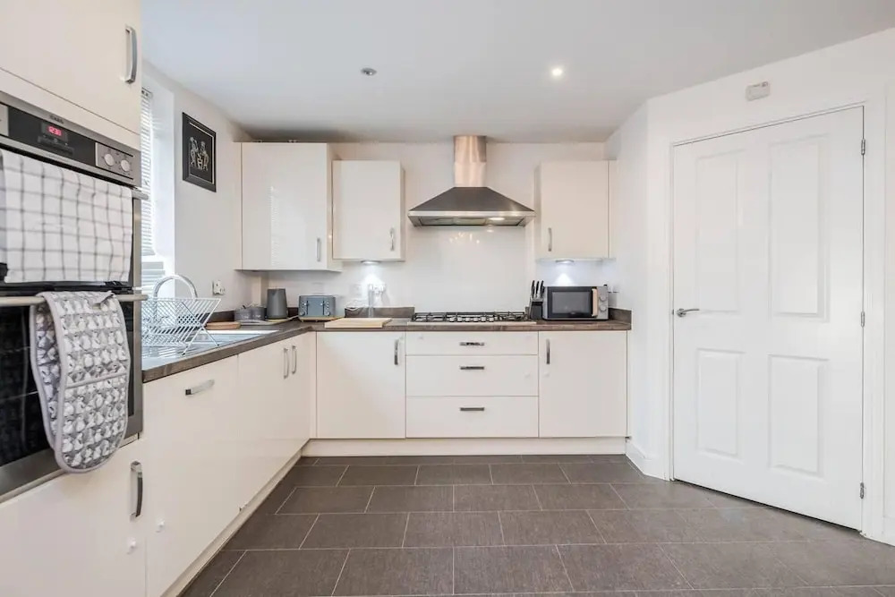 tms Cheerful 5bdr House! Thurrock! Free Parking!