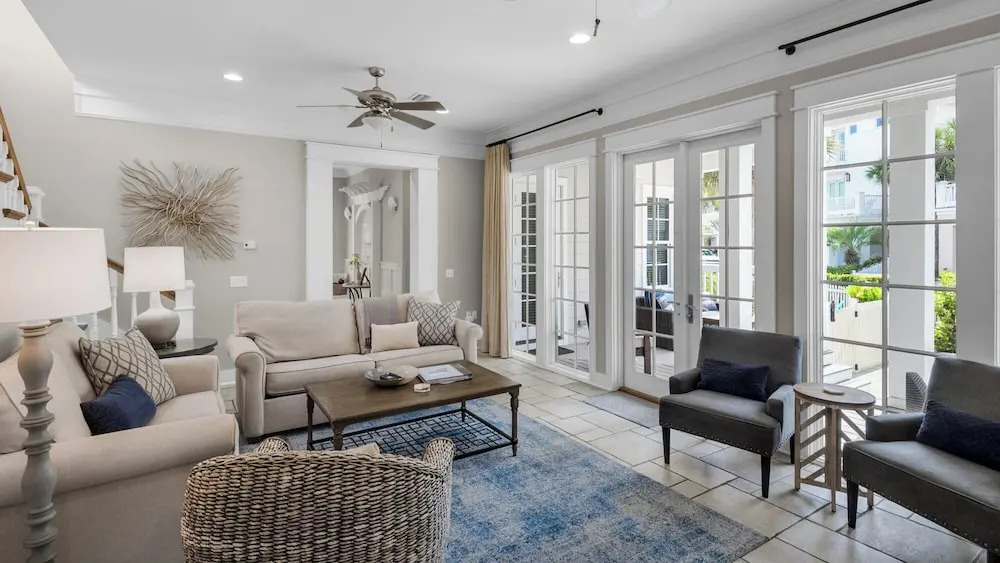Private Splash Pool + Carriage House, 1 House to Beach w/ Beach Chair Setup!